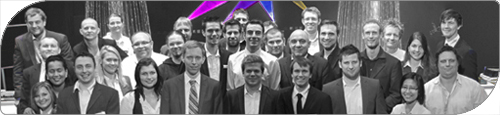 Gruppenbild gesamt sw Kontur