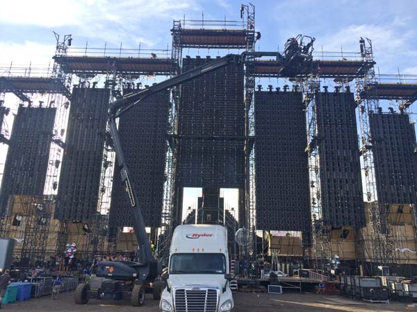 EDC-Las-Vegas-2014-main-stage-build-up
