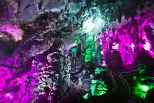 Tropfsteinhöhle mit Multimedia-Technologie ausgestattet - 6