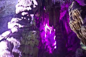 Tropfsteinhöhle mit Multimedia-Technologie ausgestattet - 11