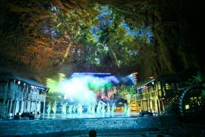 Multimediashow in der Tenglong Höhle, China 2006 - 4