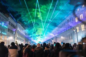 Spectacle laser du Nouvel An dans la ville de Constance, en Allemagne Spectacle laser du Nouvel An dans la ville de Constance, en Allemagne - 17